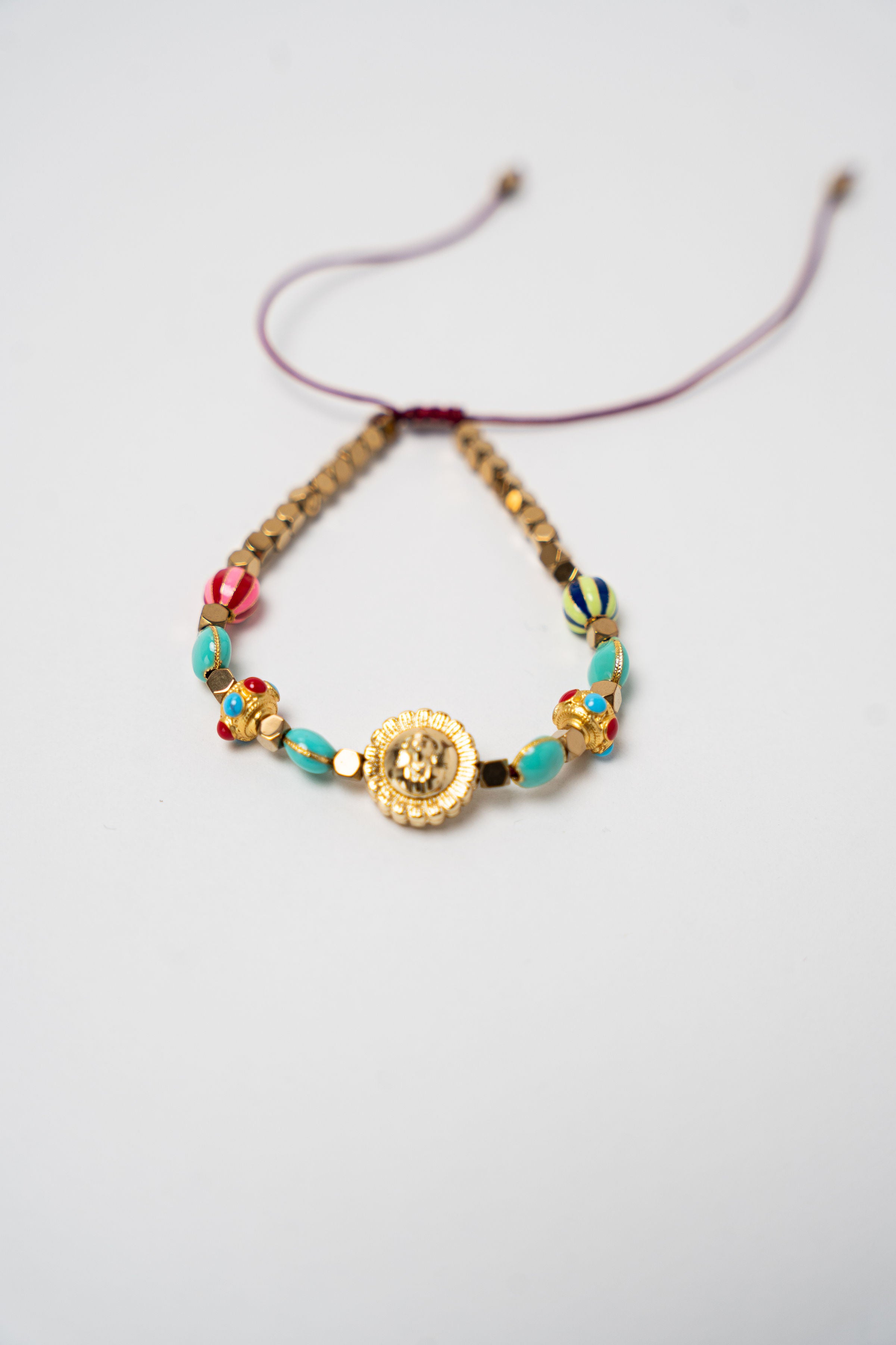 PULSERA DIJE DE COLORES FINITA UNA MEDALLA