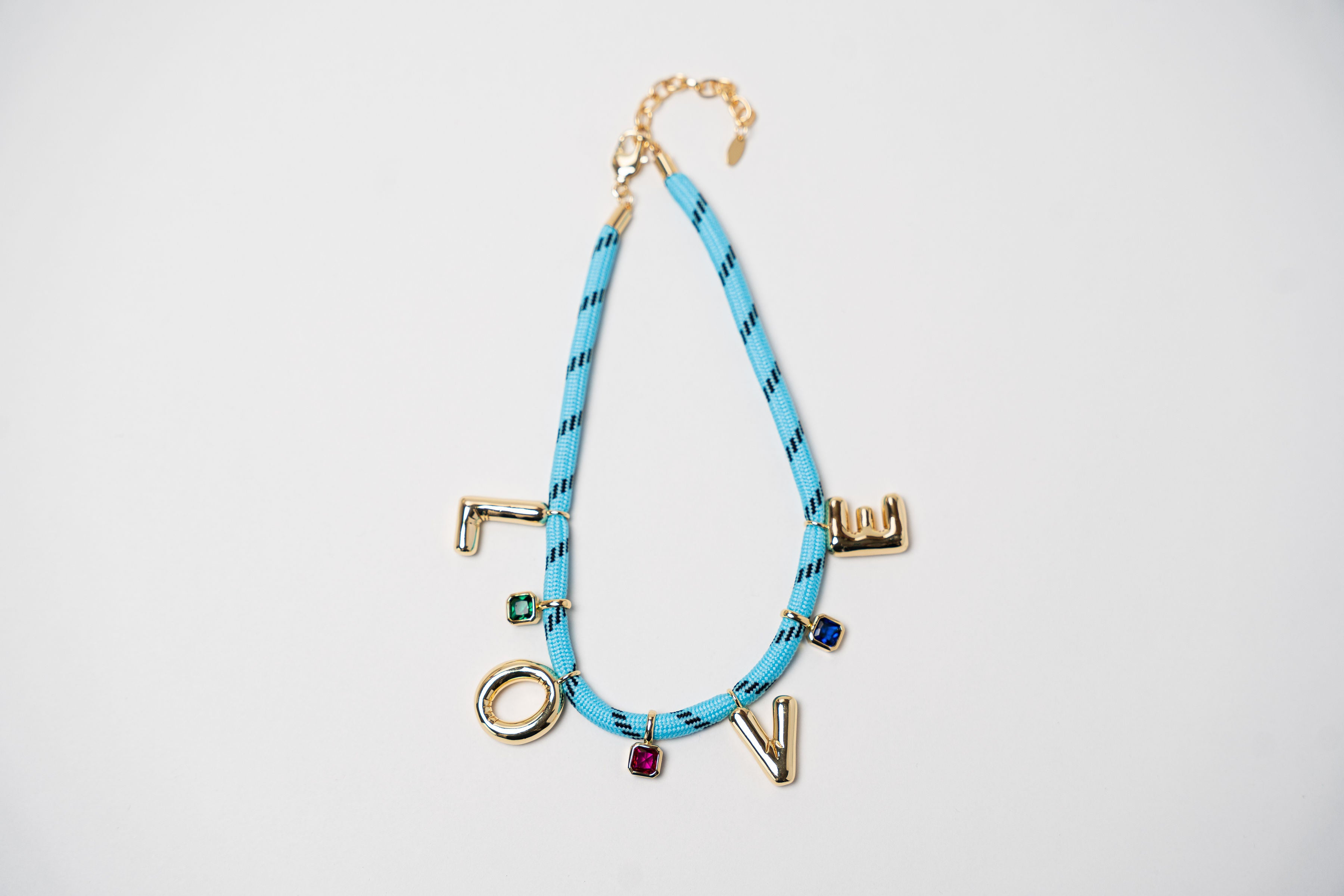 COLLAR CORDÓN LOVE DORADO