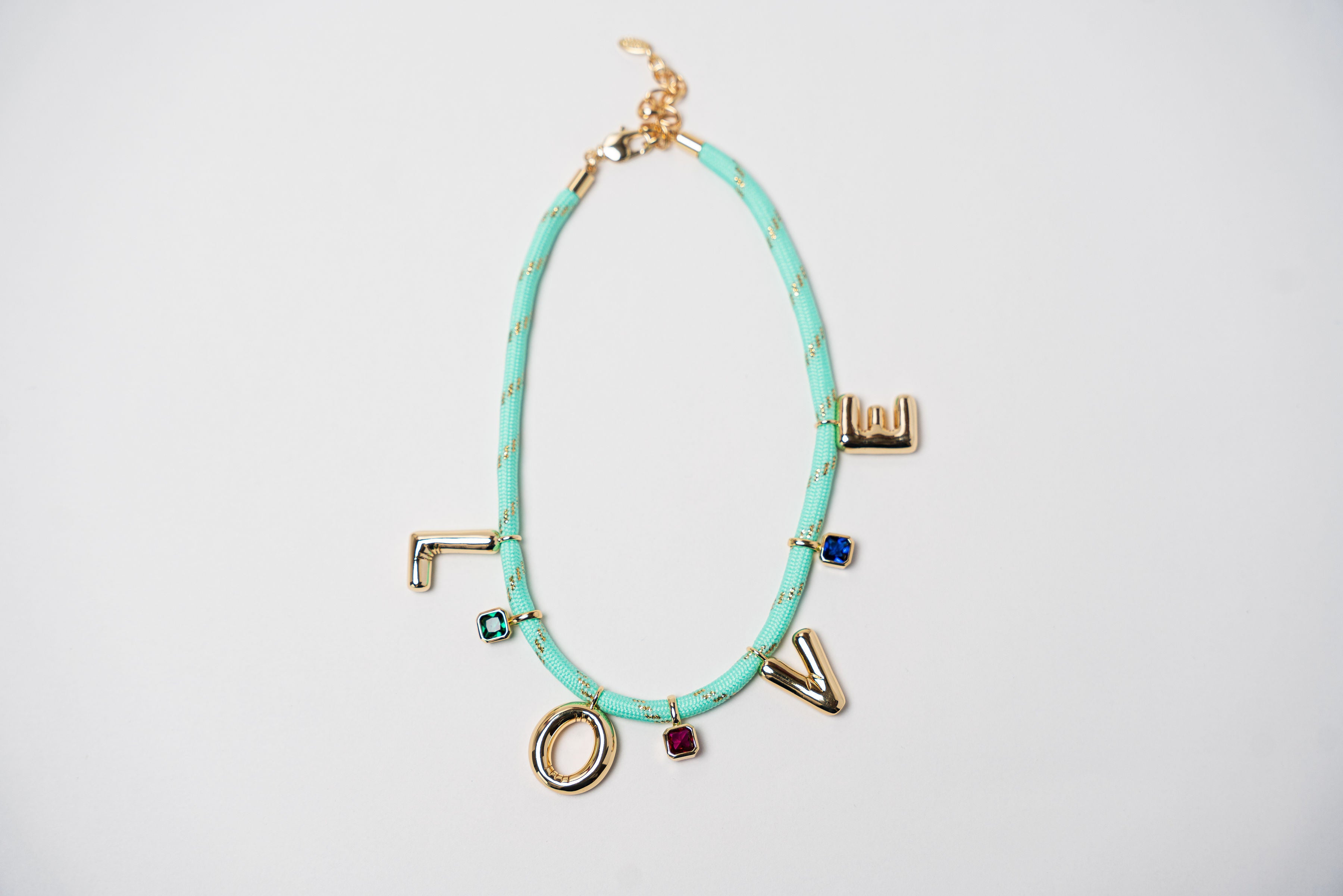 COLLAR CORDÓN LOVE DORADO