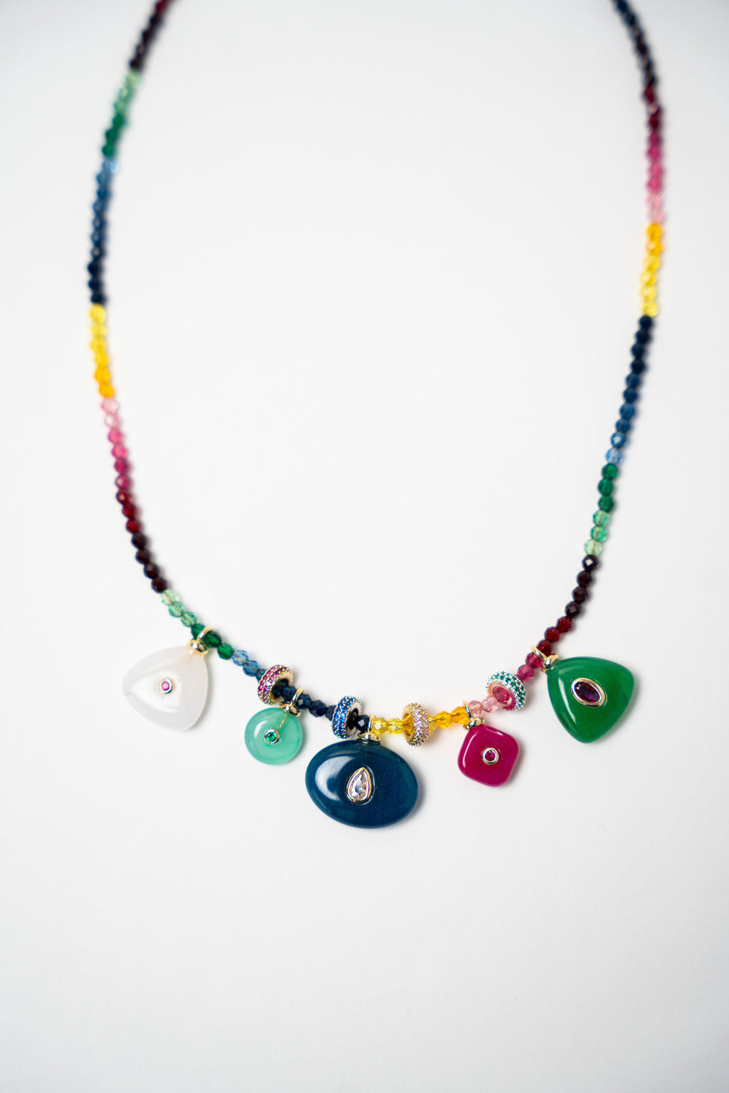 COLLAR PIEDRITAS ARCOIRIS
