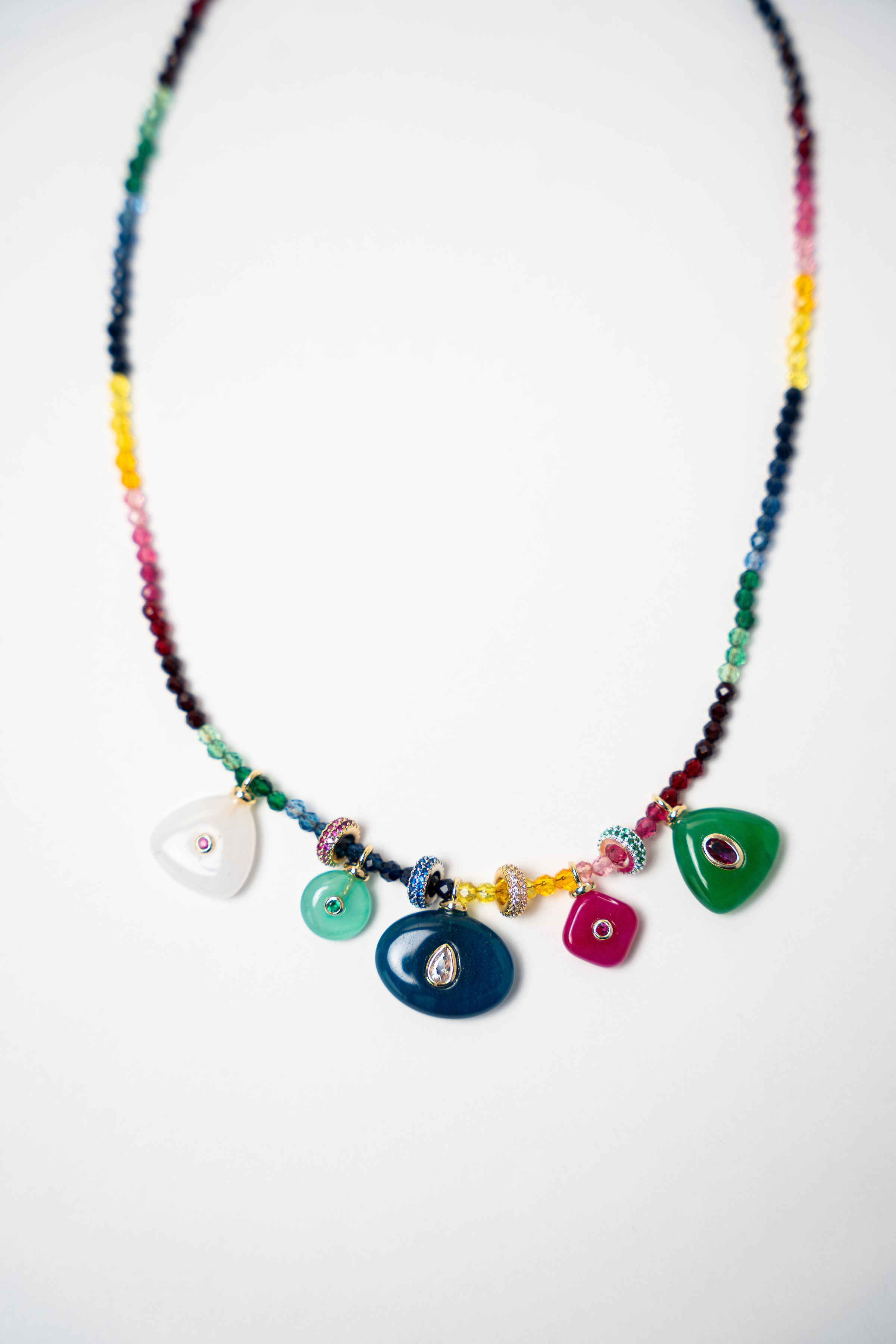 COLLAR PIEDRITAS ARCOIRIS
