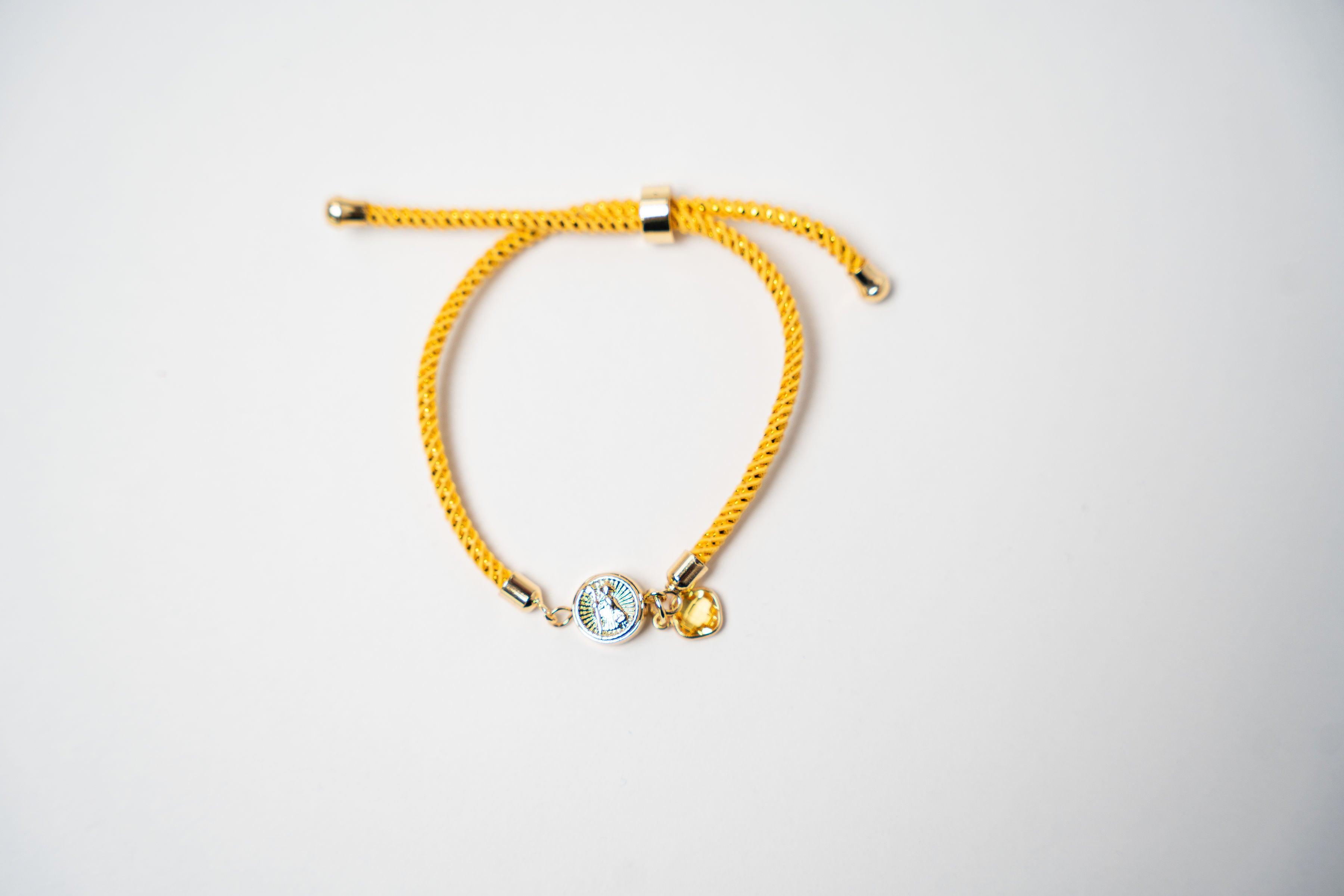 PULSERA CORDÓN COLORES UN DIJE