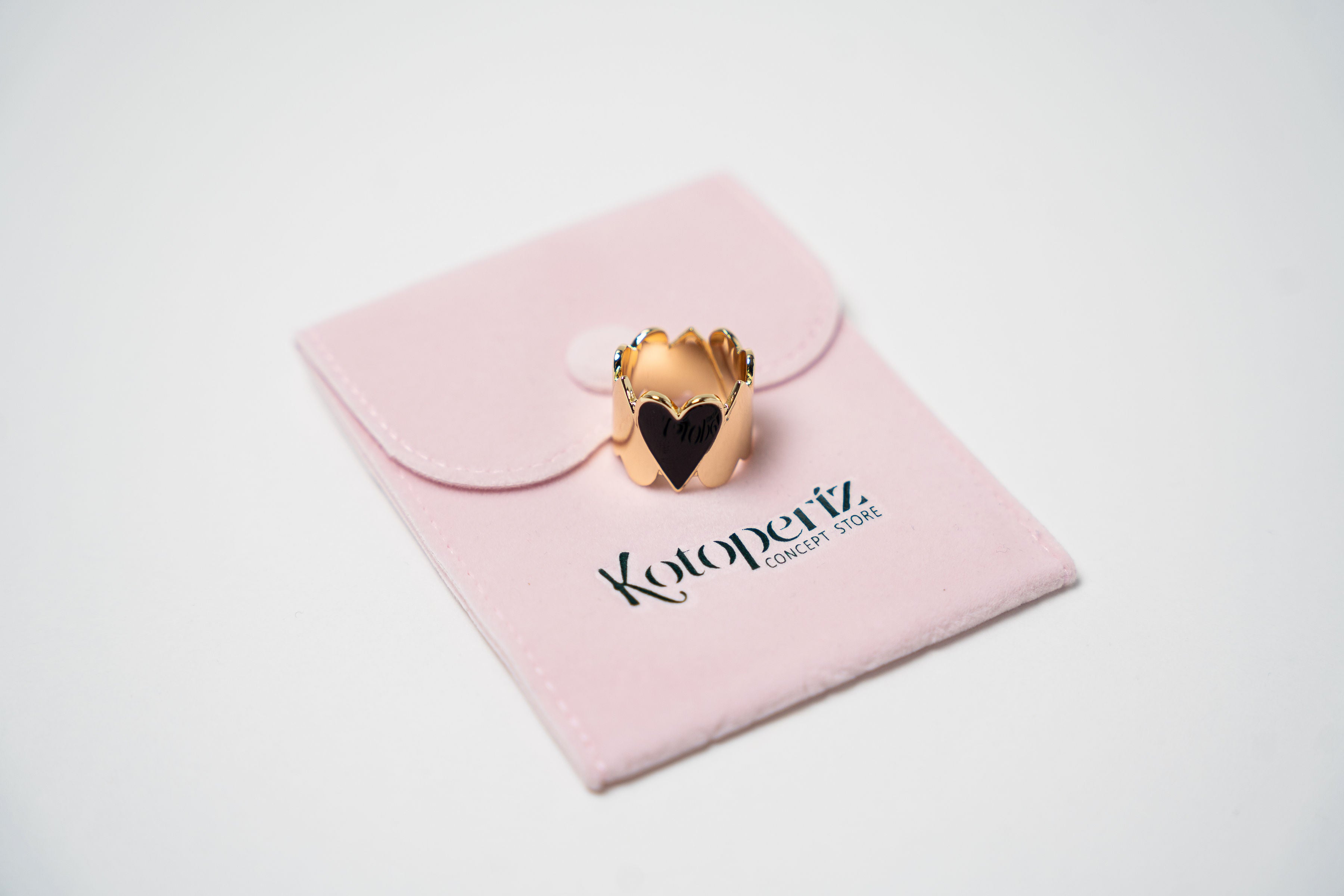 ANILLO DORADO CORAZÓN KOTOPERIZ