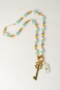 COLLAR DE PIEDRA CON LLAVE